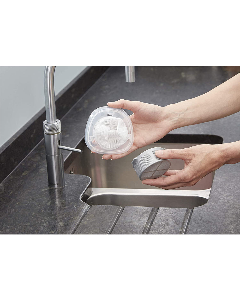 Black & Decker 3.6V 1.5Ah Li-Ion Cordless Dustbuster Handheld Vacuum Blue