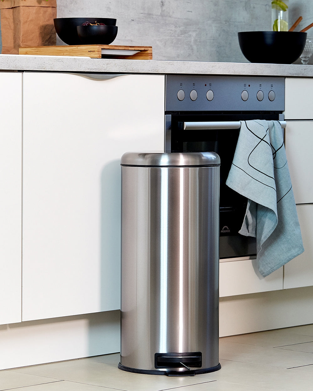Wenko Pedal Bin Leman Easy Close 30 Liter Stainless Steel