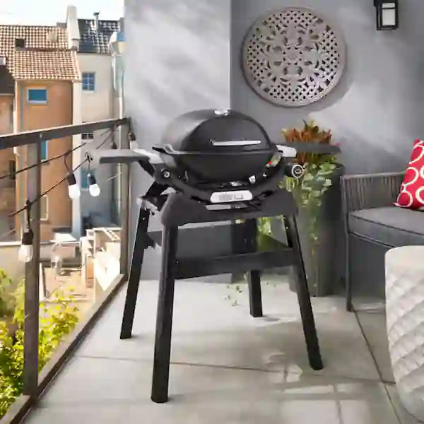 Weber Q 1200N Gas Barbecue with Side Tables and Compact Stand