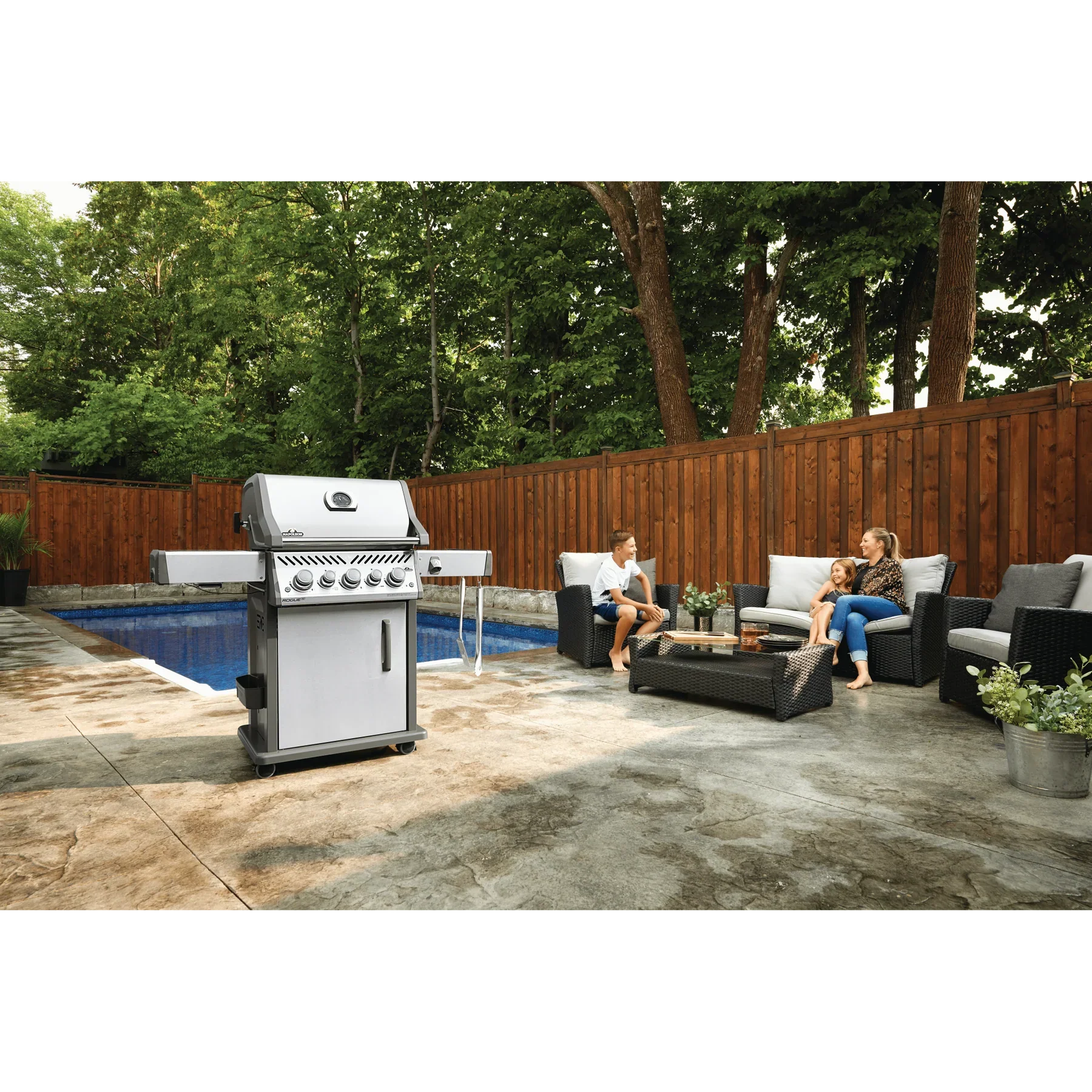 Napoleon Rogue® Se 425 Propane Gas Grill With Infrared Rear And Side Burners, Stainless Steel