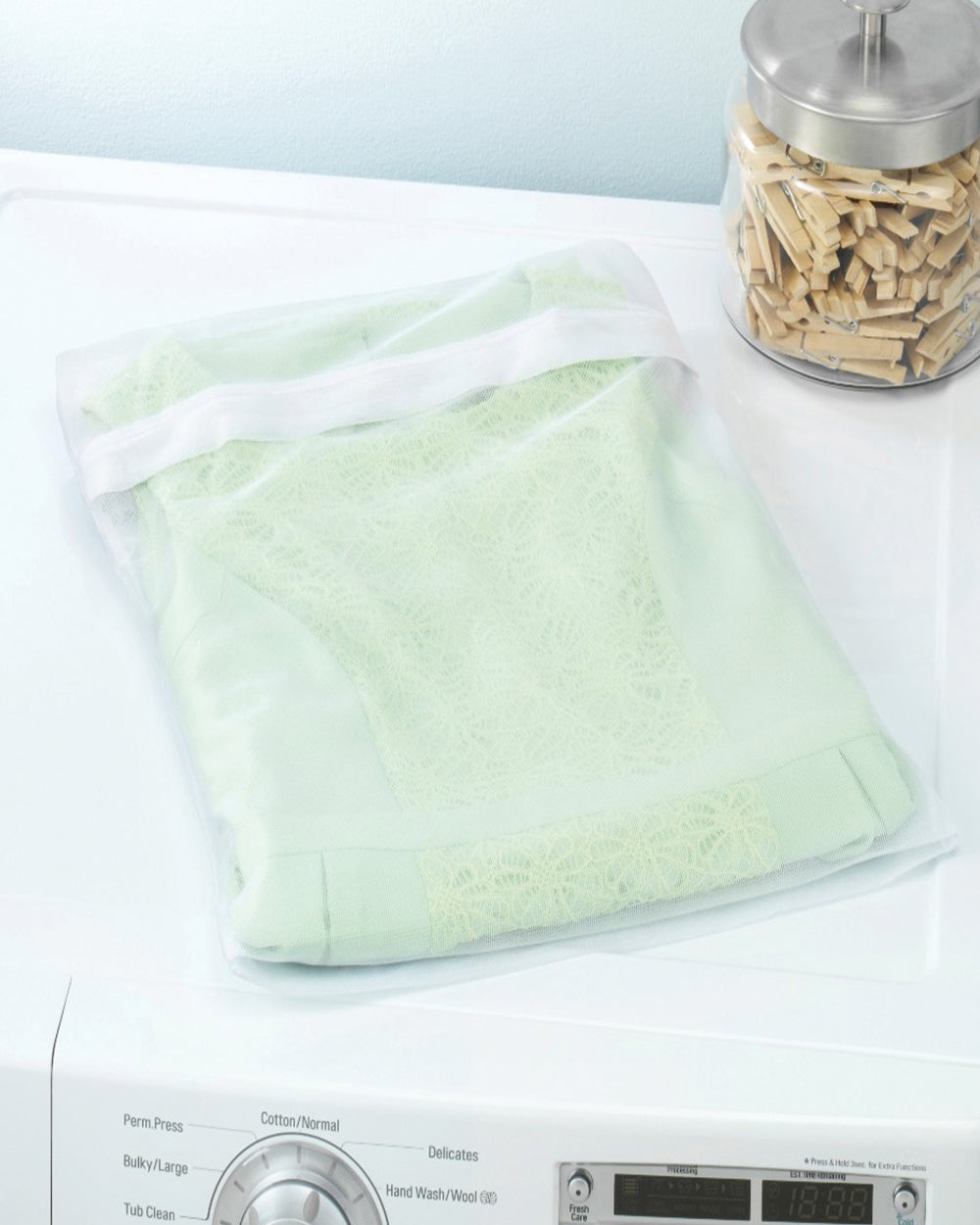 Whitmor Fine Mesh Wash Bag